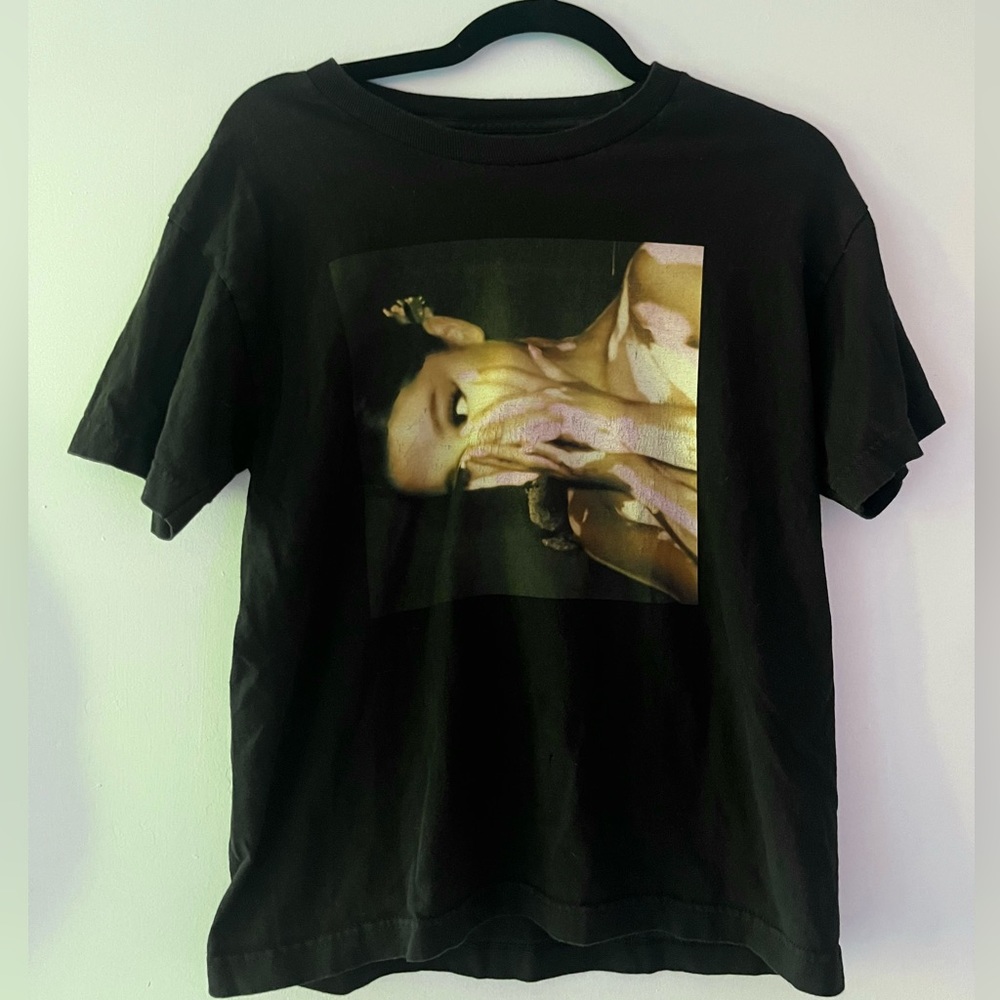 Ariana grande t shirt